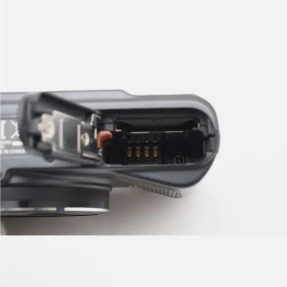 Canon SX720 HS Black Digital Camera - Picture 7 of 13